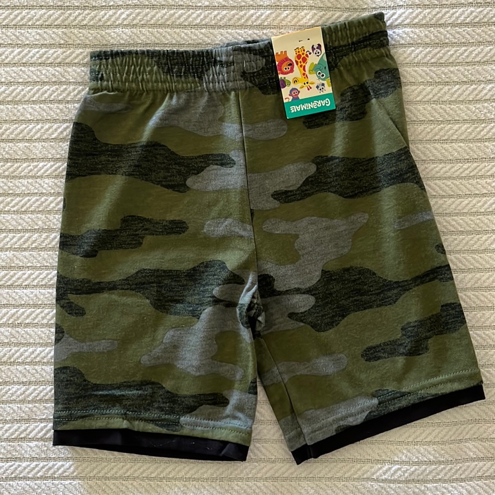 NWT Garanimals camouflage boy shorts, size 3T. 100% cotton.